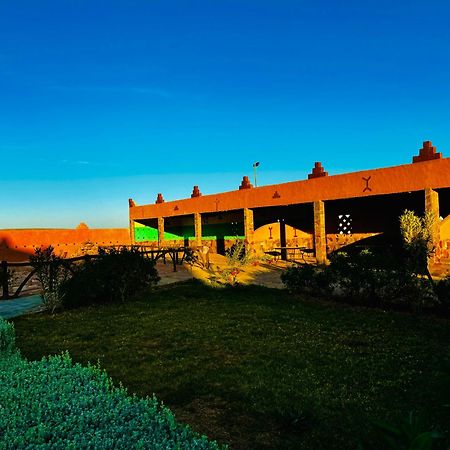 エルフード Complexe L'Oasis Bed & Breakfast エクステリア 写真