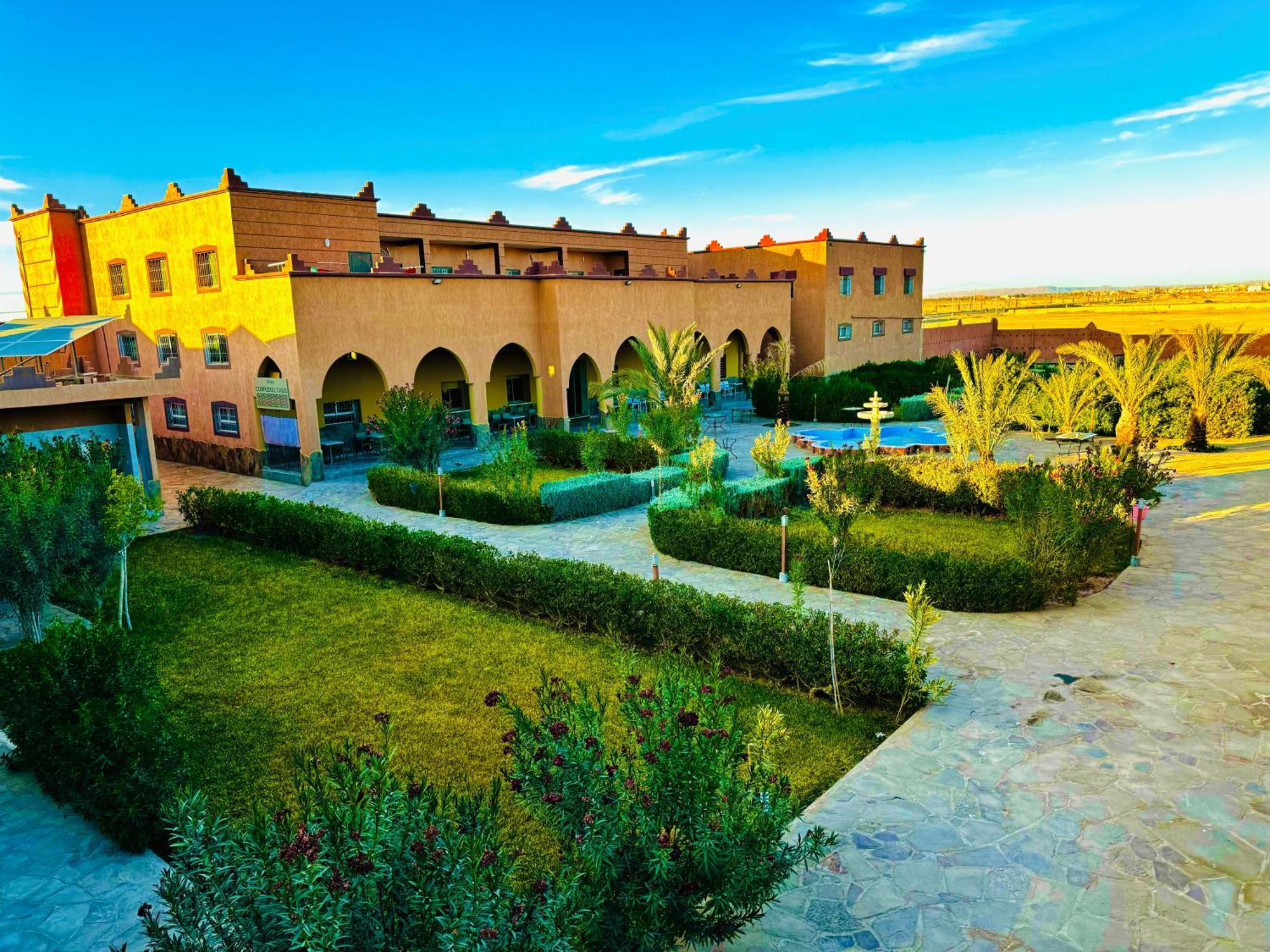 エルフード Complexe L'Oasis Bed & Breakfast エクステリア 写真