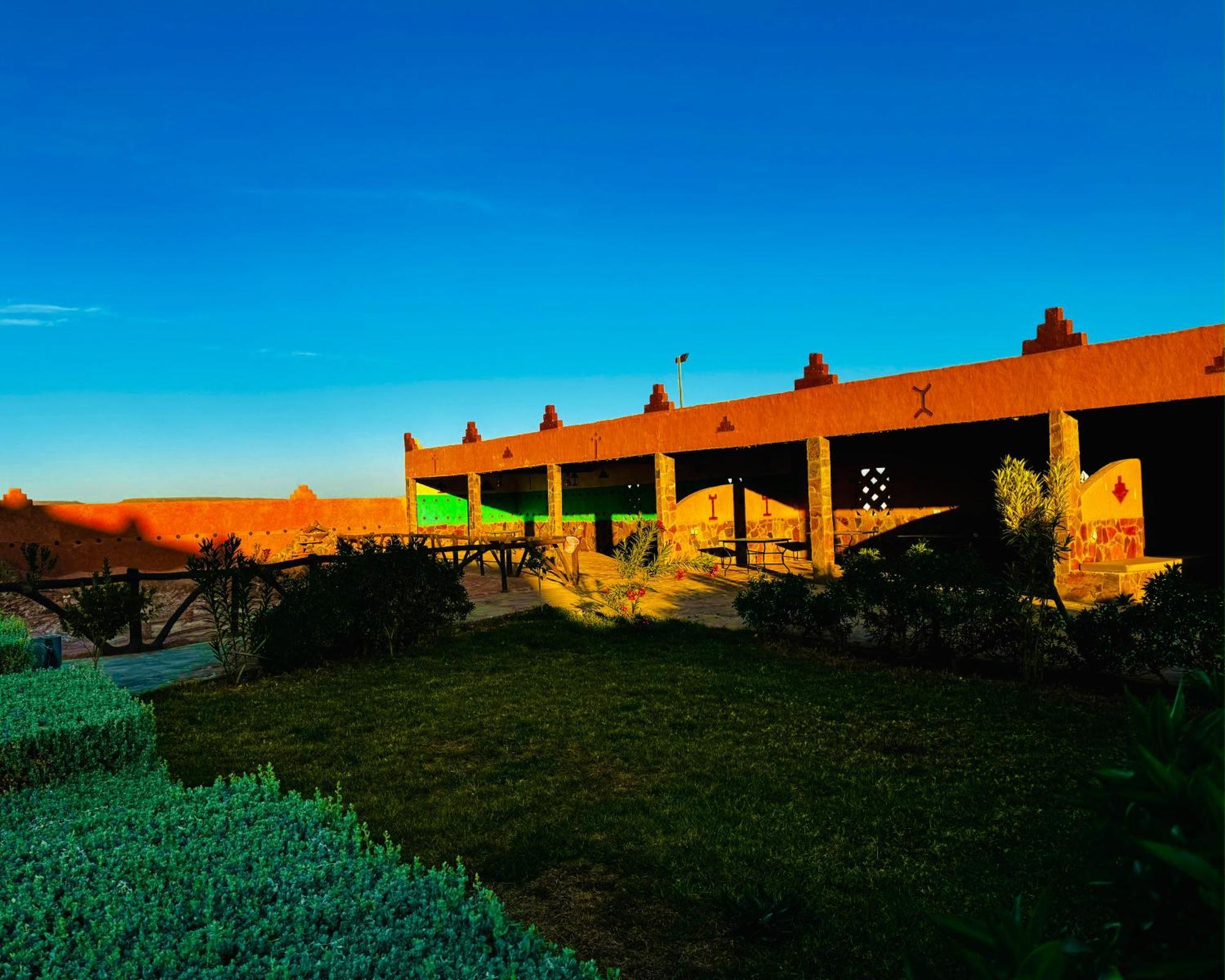 エルフード Complexe L'Oasis Bed & Breakfast エクステリア 写真