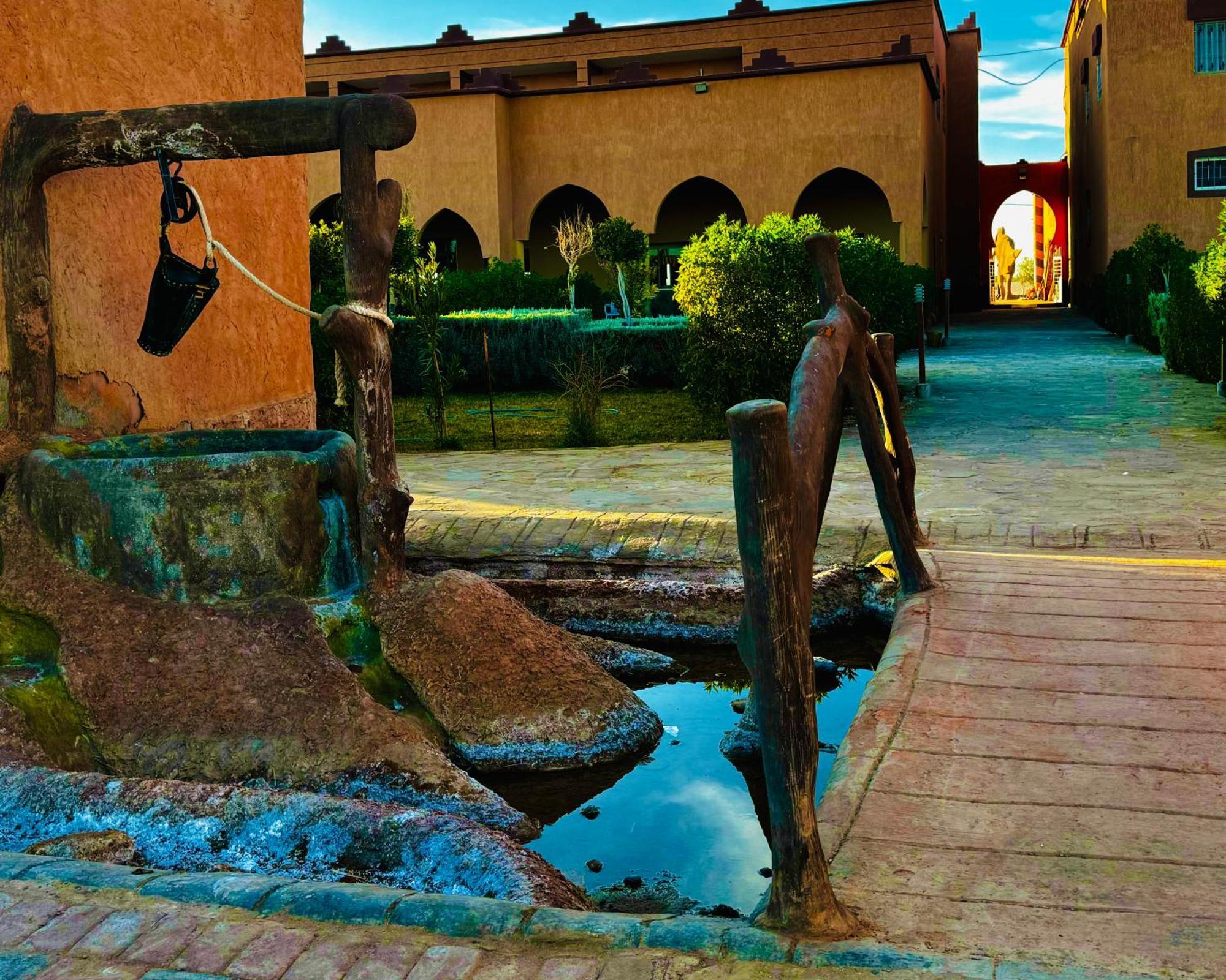 エルフード Complexe L'Oasis Bed & Breakfast エクステリア 写真