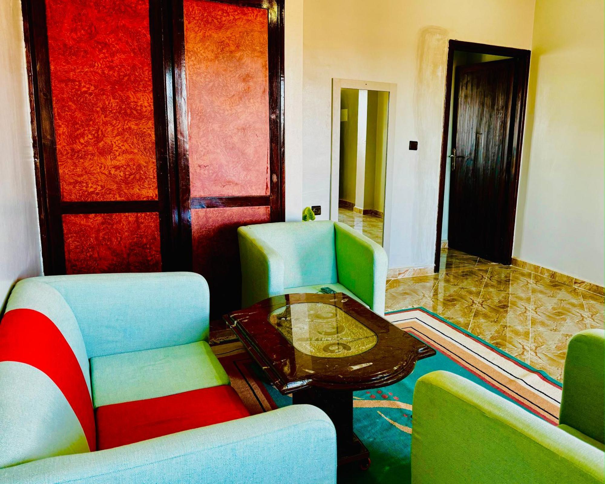 エルフード Complexe L'Oasis Bed & Breakfast エクステリア 写真